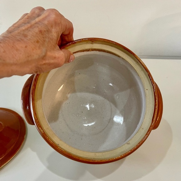 Basin Creek Pottery, 2 quart casserole with lid. Handmade hand painted cottage - Picture 2 of 6